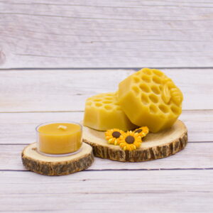 2oz beeswax honeycomb with bee block 2 florida pure and natural